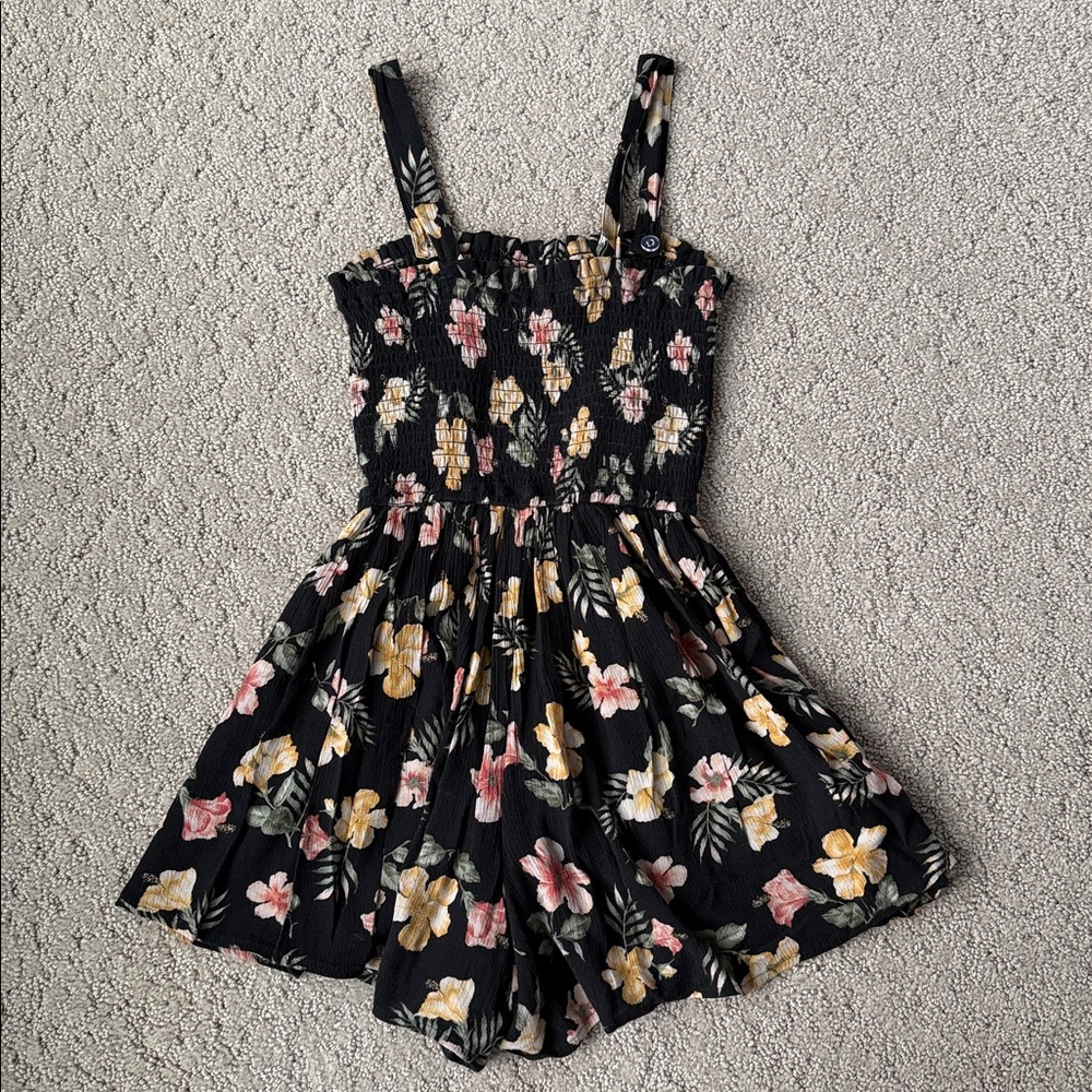 Hollister Black Floral Romper Smocked Bodice Summer One-Piece Junior Size XS - Picture 10 of 12